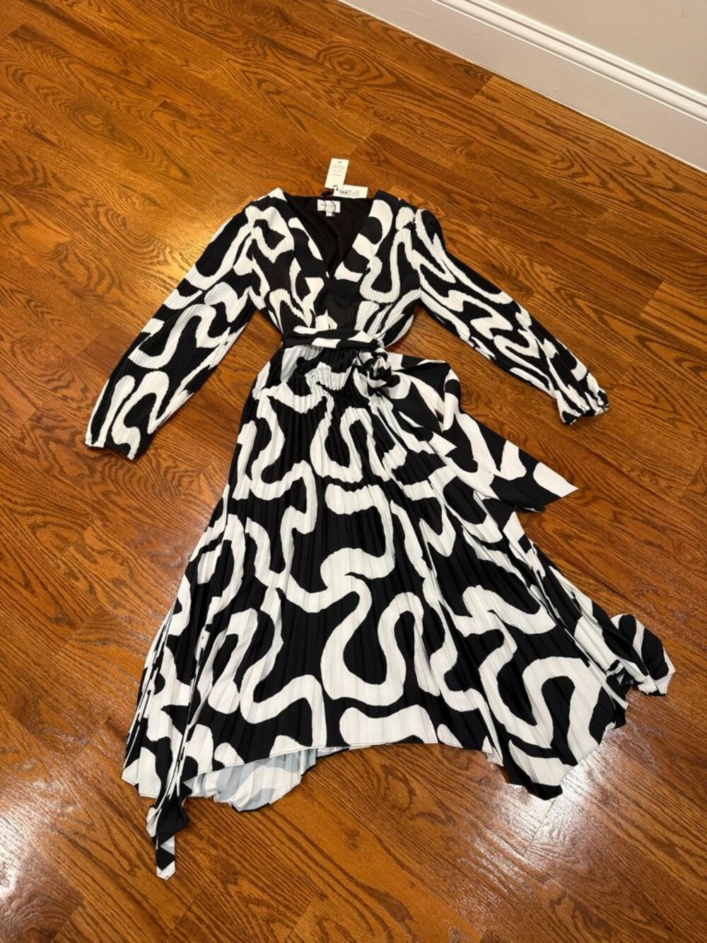 NWT Gorgeous Milly Swirl Pleated Midi Dress Size 10